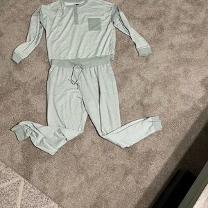 Size large women pajama set, Long sleeve top bottoms are joggers.